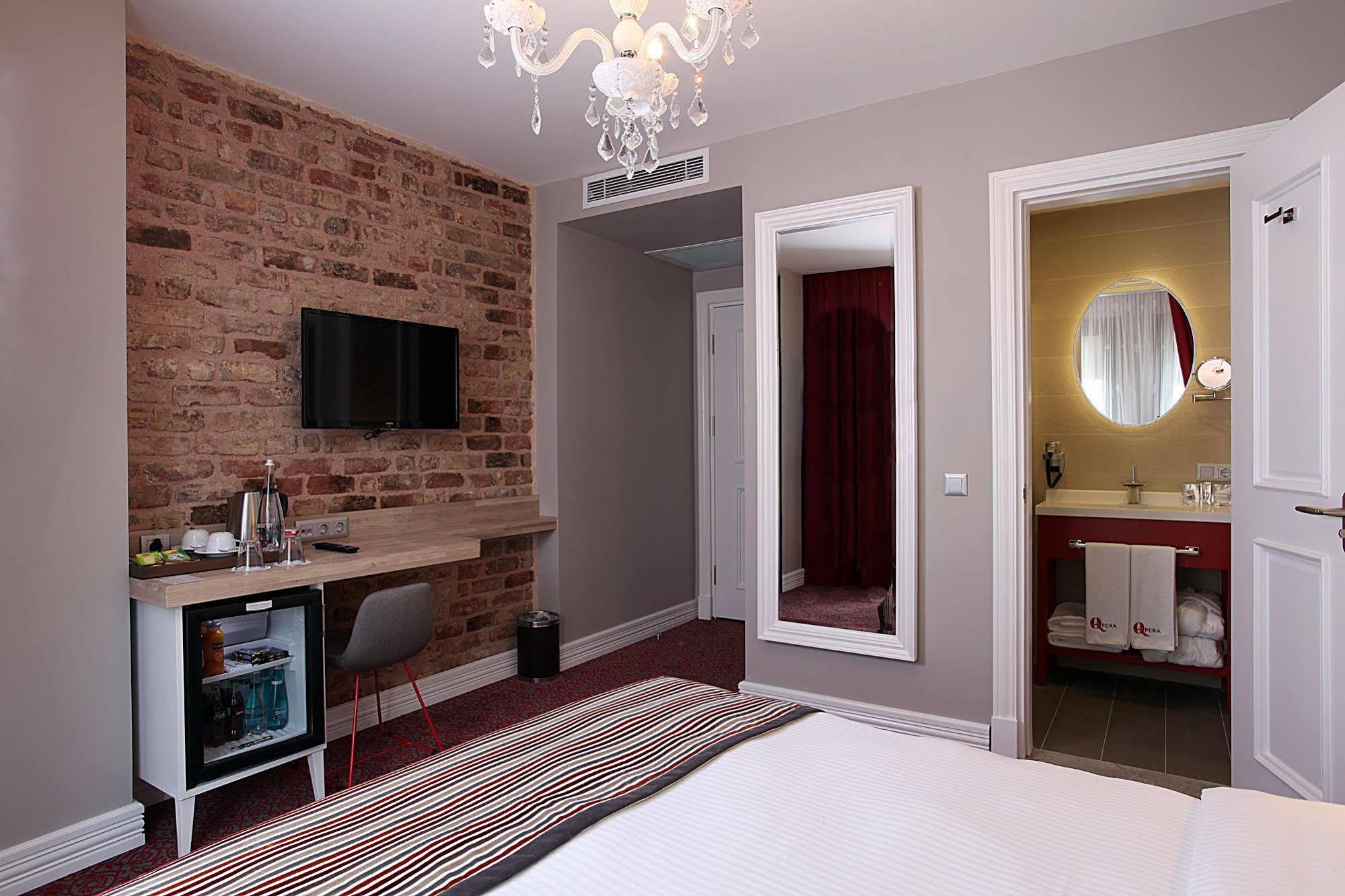 Q Pera Hotel (Adults Only) Истанбул Екстериор снимка